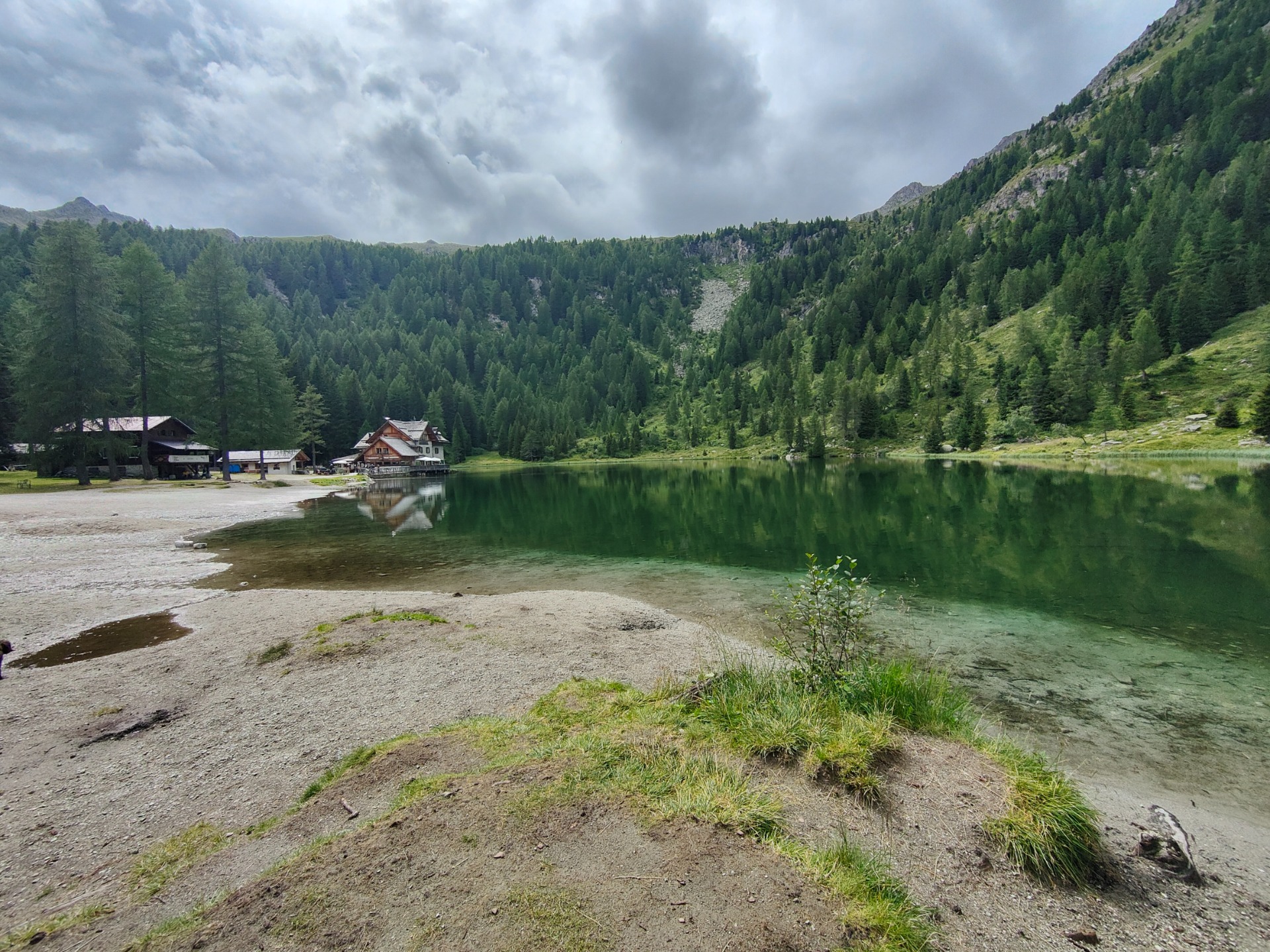 Adamello, lago e rifugio Nambino