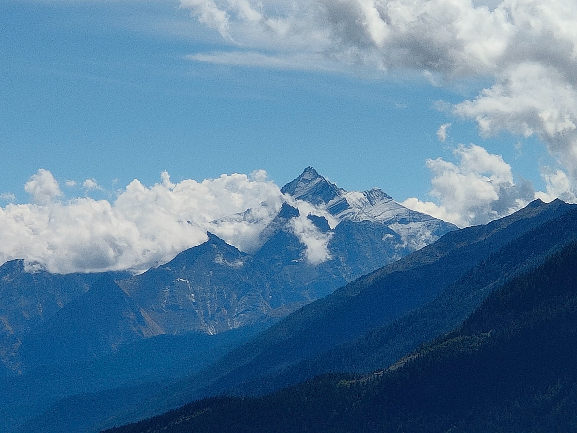 Ai piedi del Bianco, vista del Cervino 