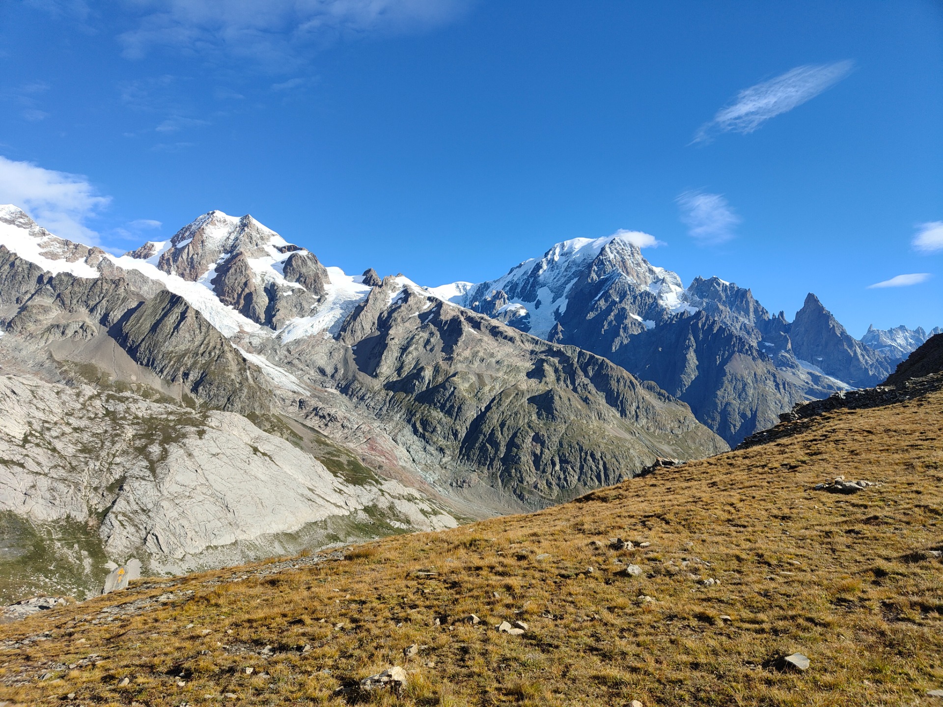 Ai piedi del Bianco, cime del Bianco con ghiacciaio 