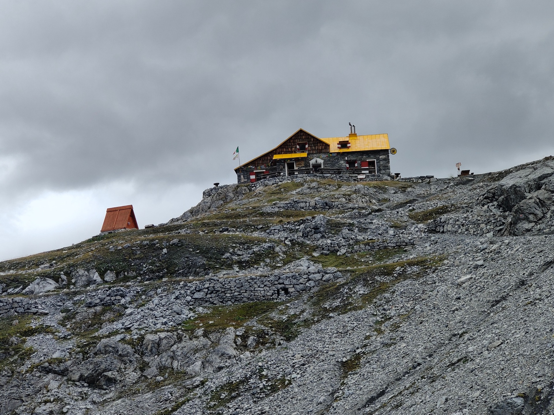 Giro del Confinale, rifugio 5° alpini